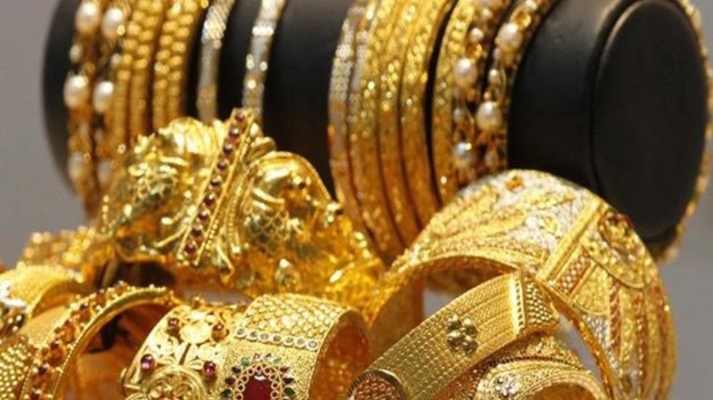 Gold futures gain Rs 287 to Rs 60,915/10 gms