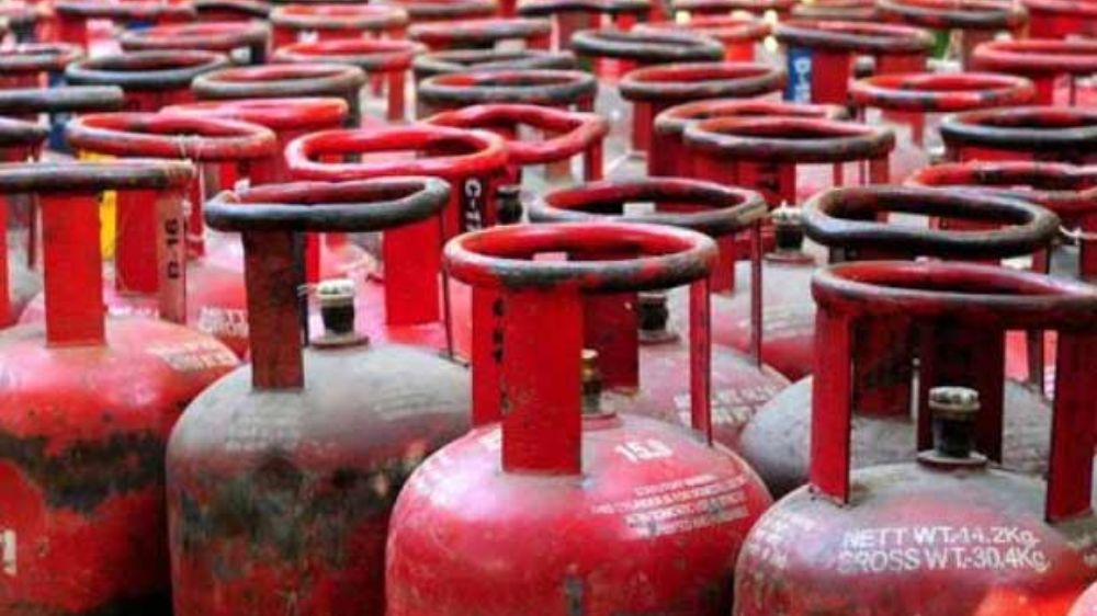 After petrol price, Pak govt hikes LPG price