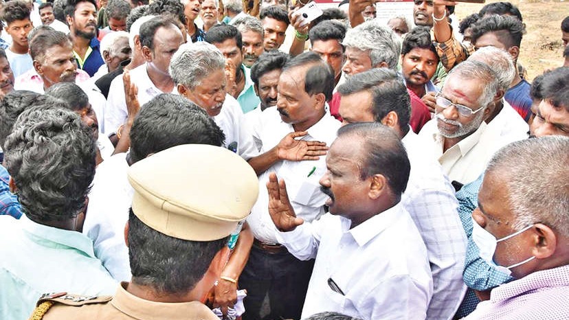 Fishers block officials from removing encroachments Fishers block officials from removing encroachments