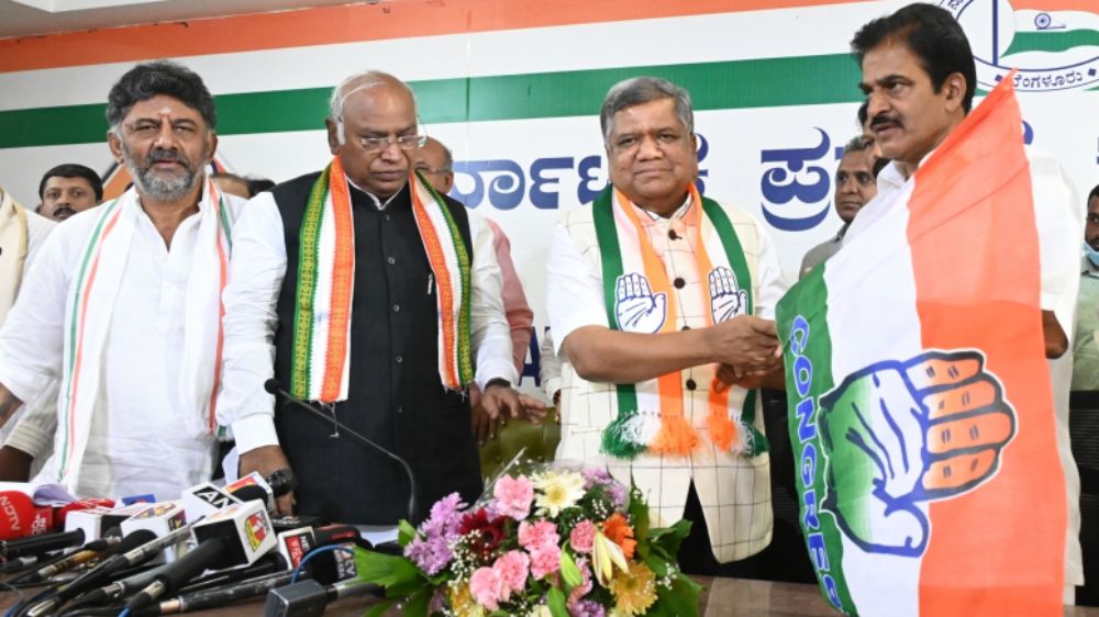 Ktaka polls: With Shettar & Savadi joining, Cong will win 150 seats
