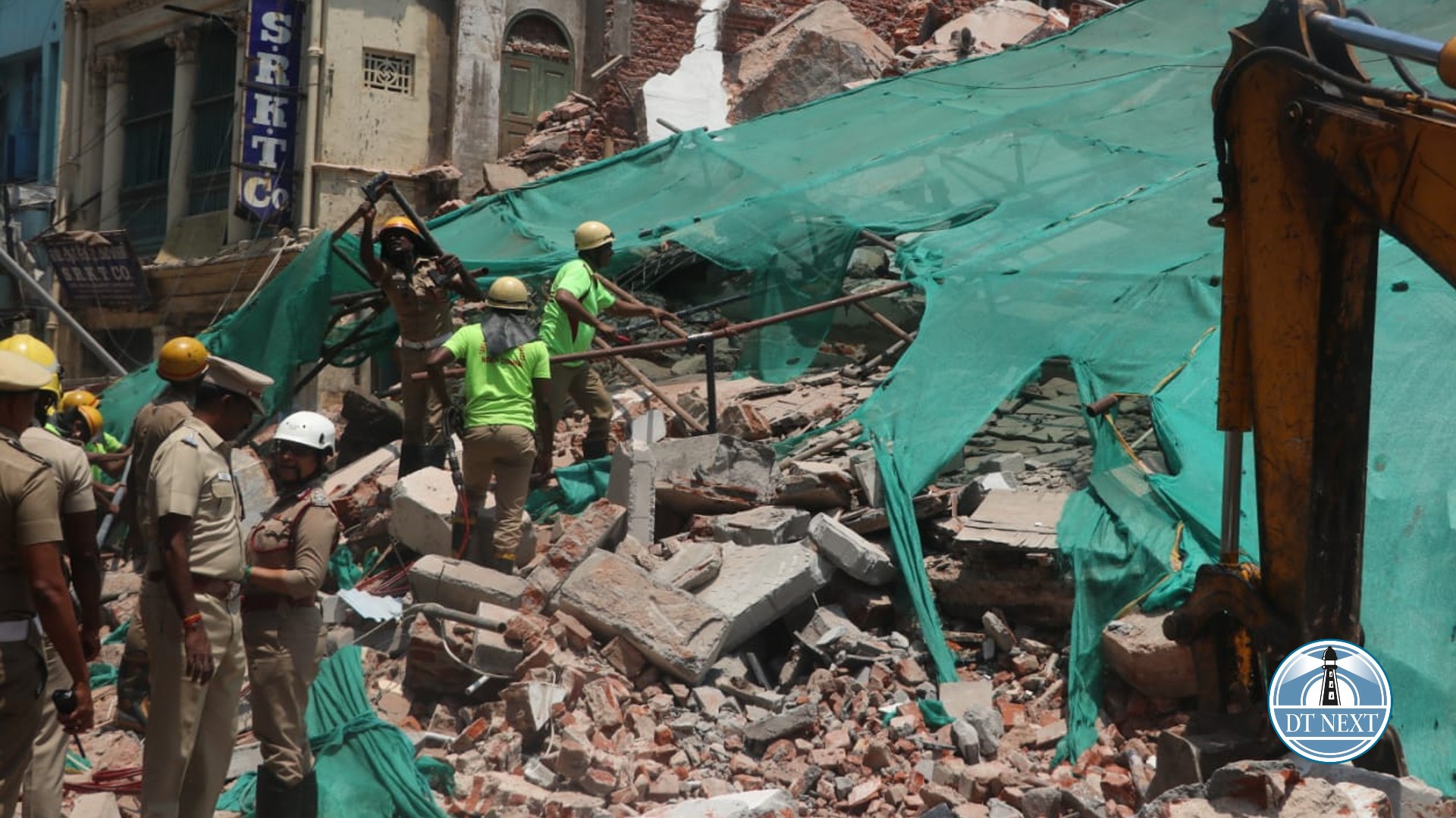 70-year-old building near Parrys Corner collapses; 2 injured, 4 feared trapped