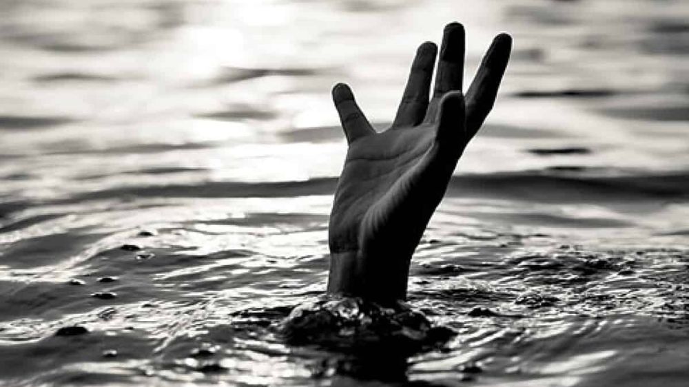 Man falls into Adyar river in drunken state