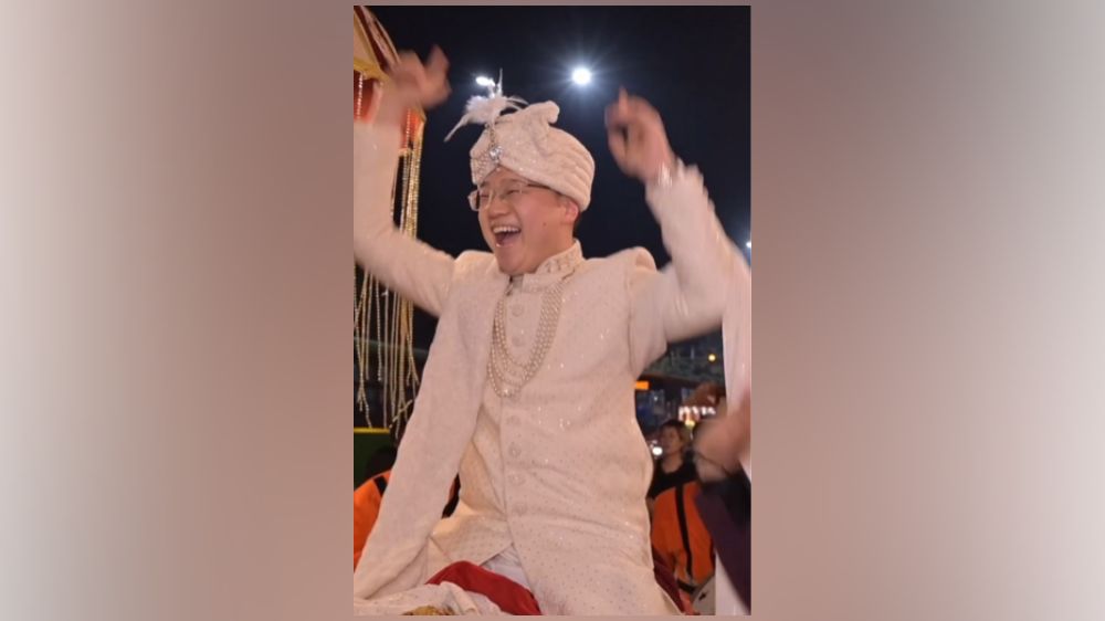 South Korean Jiju grips internet with his Punjabi Boli dance South Korean Jiju grips internet with his Punjabi Boli dance
