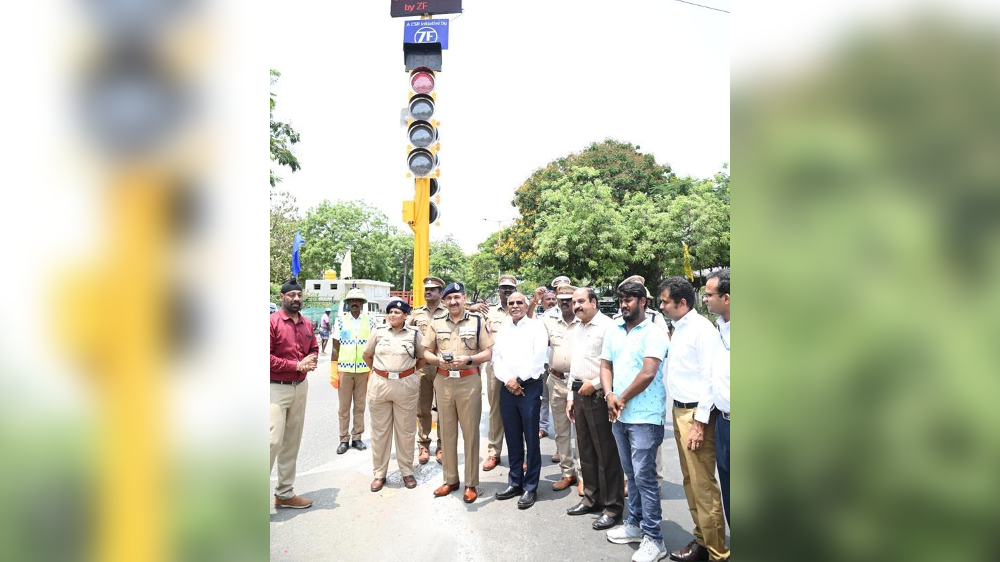 Solar powered automatic traffic signal inaugurated in Avadi Solar powered automatic traffic signal inaugurated in Avadi