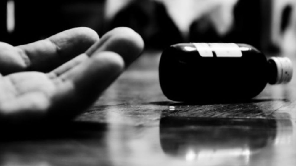 Woman poisons 2 daughters, battling for life after attempting suicide