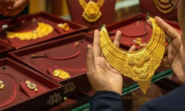 Akshaya Tritiya: Gold prices fall ₹480 per soverign