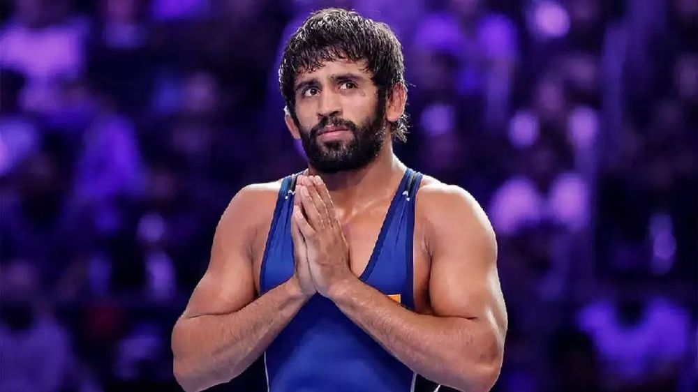 Wrestler Punia claims police cut electricity supply at Jantar Mantar