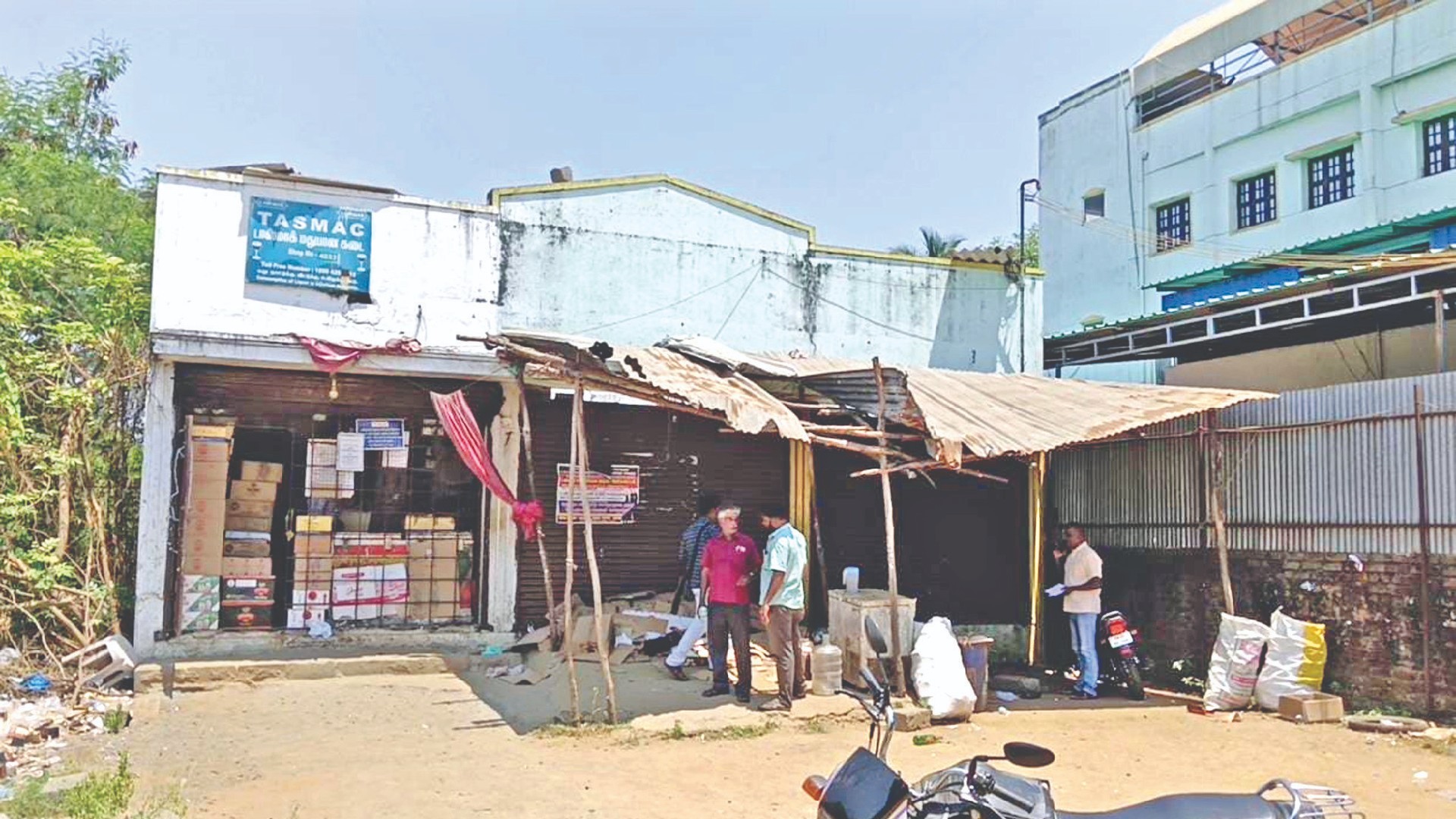 Gang enters Tasmac shop by drilling hole on wall, damages bottles Gang enters Tasmac shop by drilling hole on wall, damages bottles