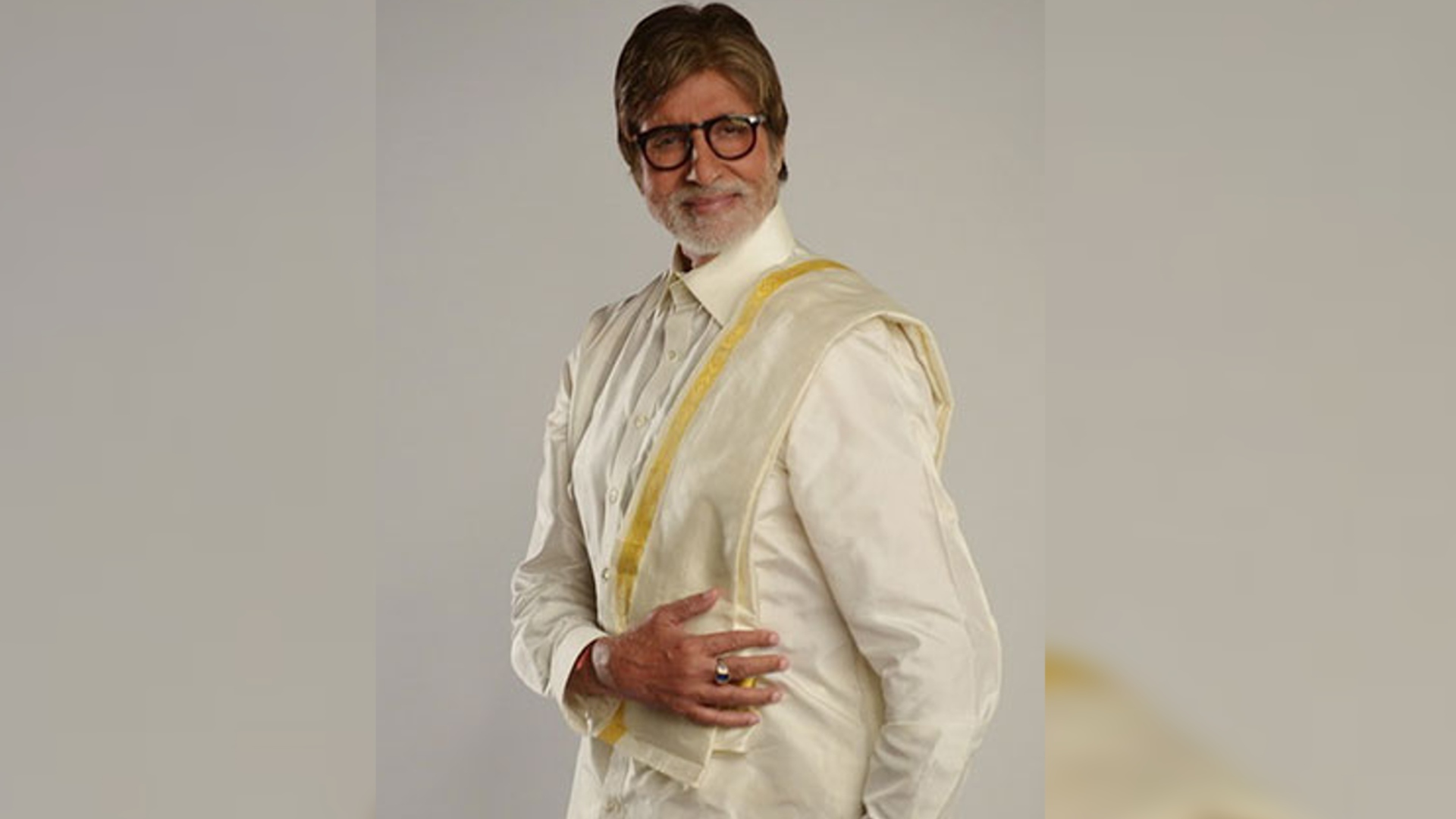 Amitabh fails to post picture on Instagram, check who helped him out
