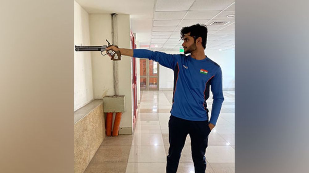 Shiva Narwal, Neha win air pistol national trials