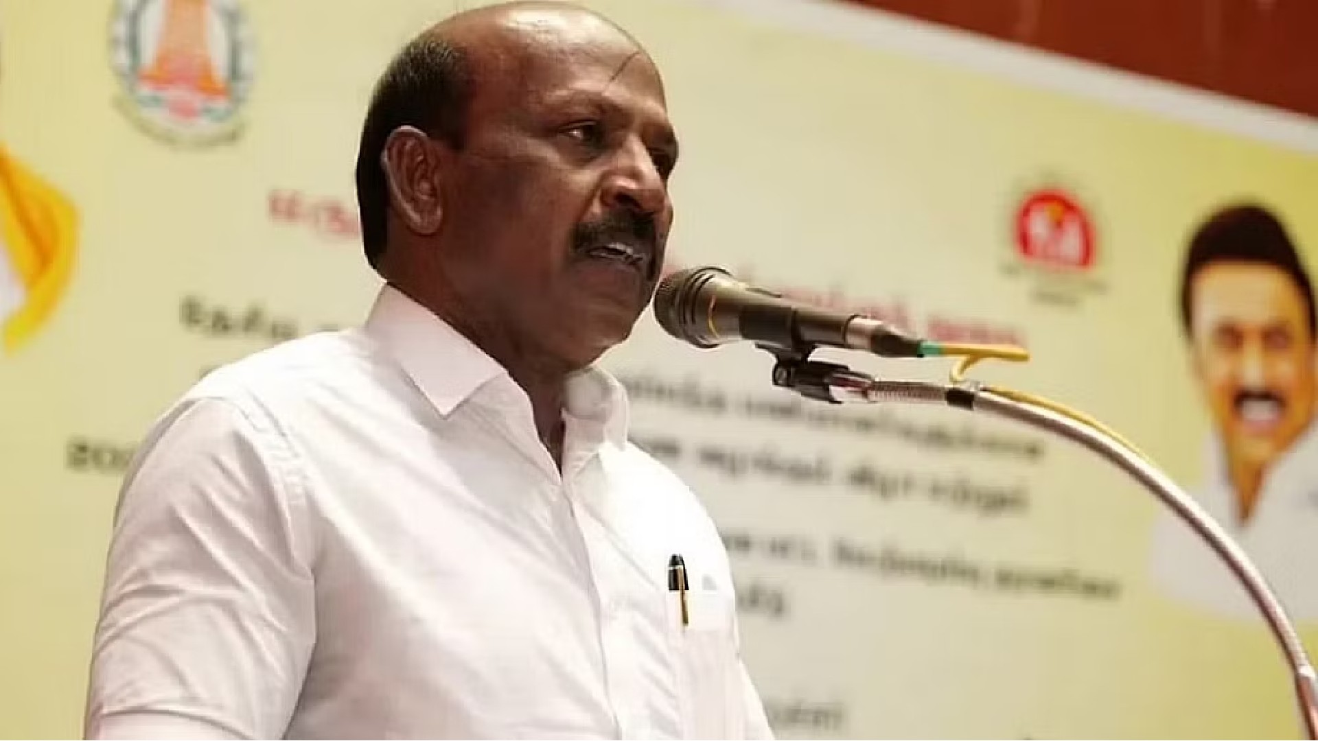 Ma Subramanian holds discussion with protesting Nochikuppam fishermen Ma Subramanian holds discussion with protesting Nochikuppam fishermen