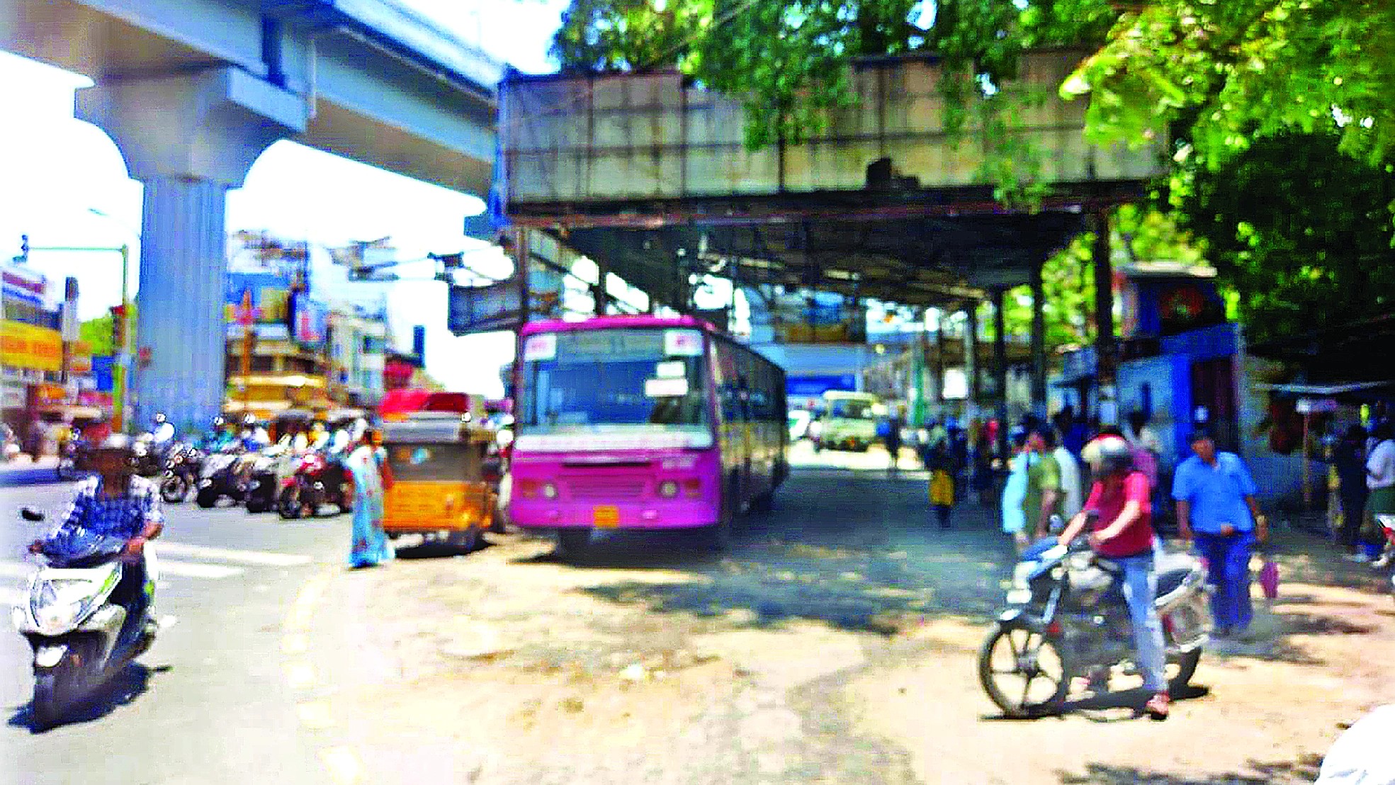 Relocate Vijayanagar bus depot to ease traffic snarls, urge commuters Relocate Vijayanagar bus depot to ease traffic snarls, urge commuters
