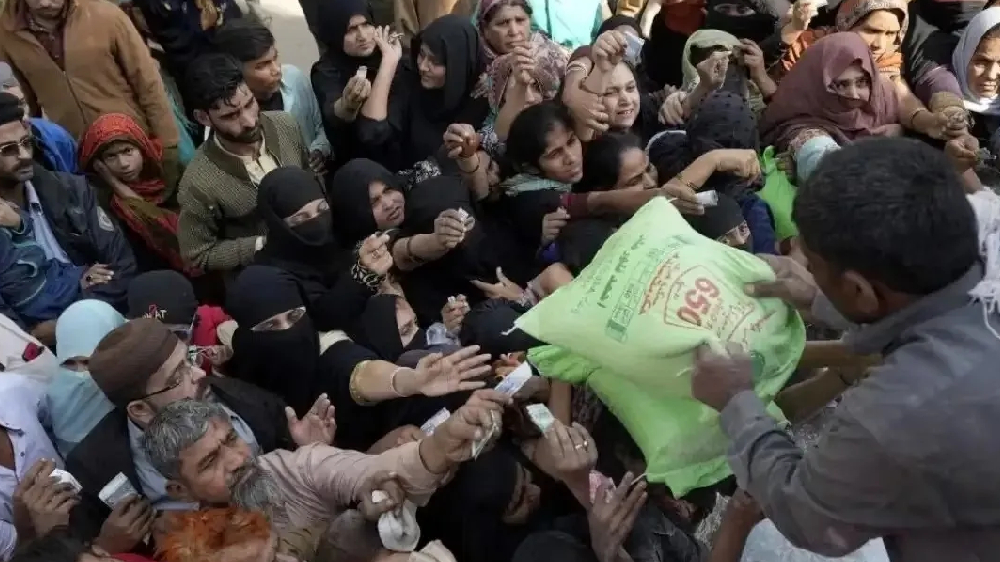 Five more injured in scuffle for flour distribution in Pakistan Five more injured in scuffle for flour distribution in Pakistan