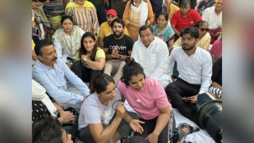 AAP extends support to protesting wrestlers at Jantar Mantar