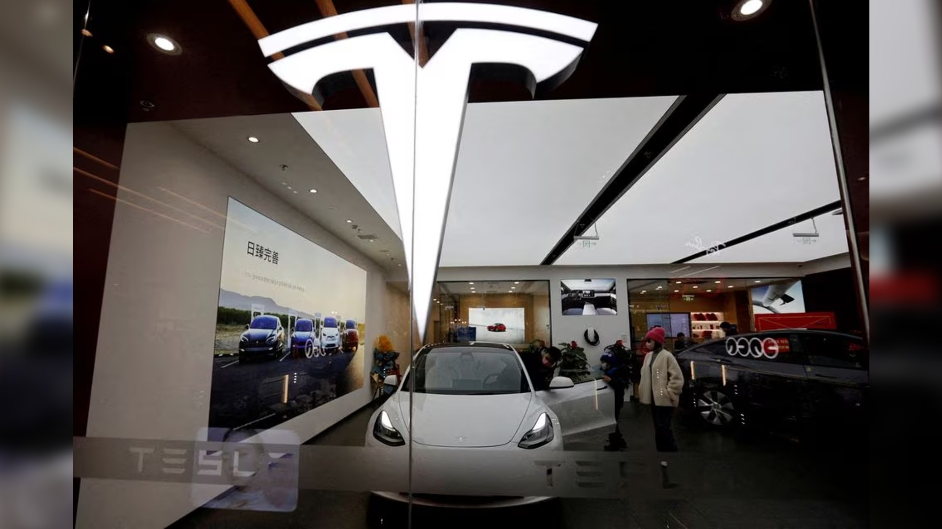 Teslas price cuts drag share prices sharply lower