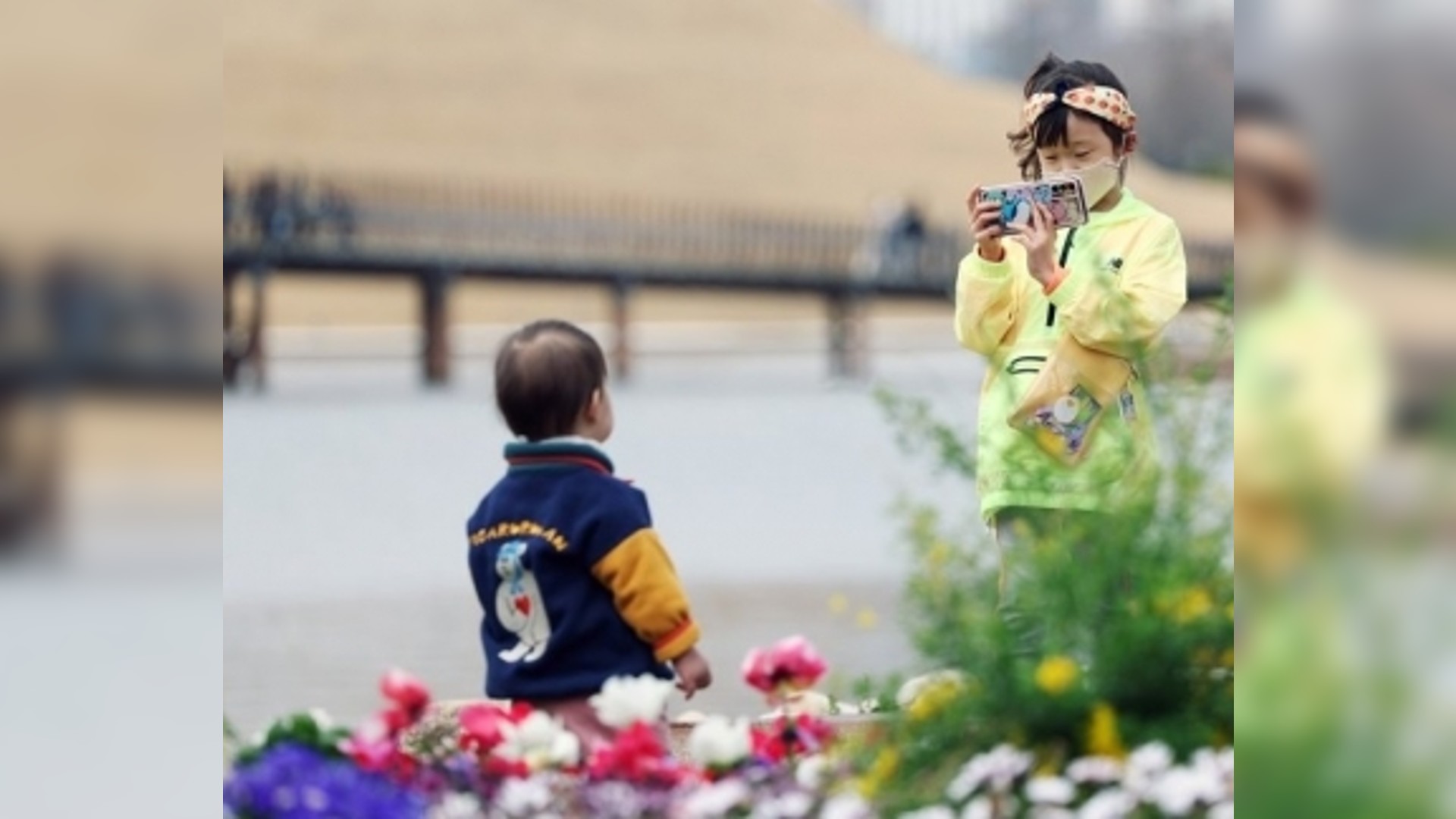 South Korea again reports record low births