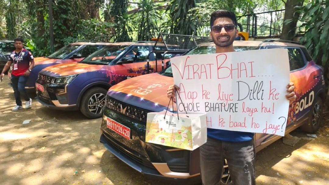 Viral: Kohlis fan brings him Chole Bhature ahead of RCB vs DC match Viral: Kohlis fan brings him Chole Bhature ahead of RCB vs DC match