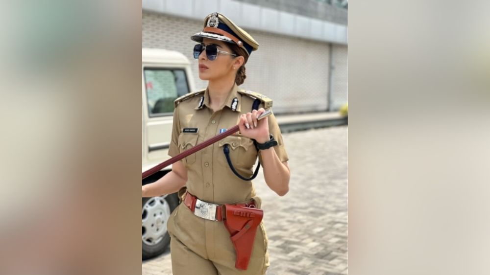 Laxmi Raai goes de-glam for her cop avatar in Malayalam film DNA