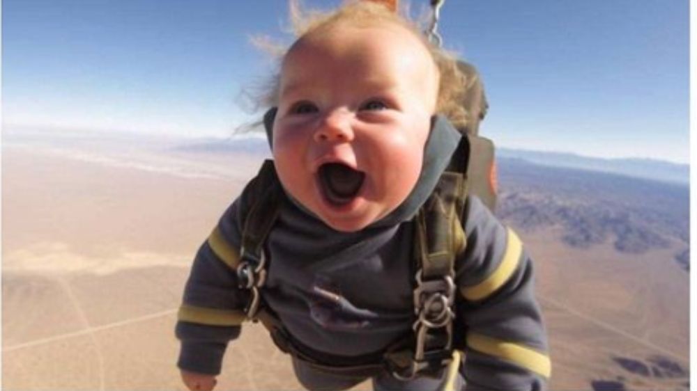 Sky-diving toddler gives priceless expressions