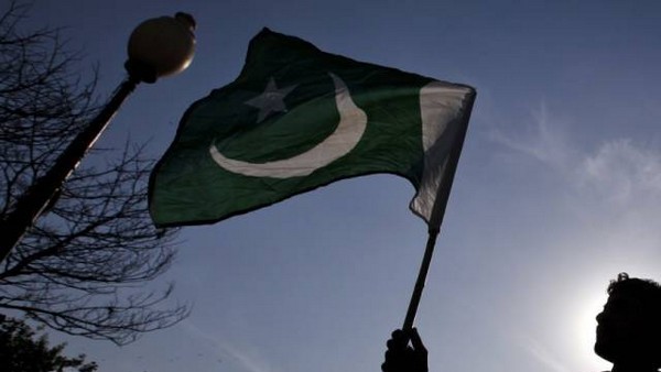 Confrontation between govt and SC plunges Pak into escalating political crisis Confrontation between govt and SC plunges Pak into escalating political crisis
