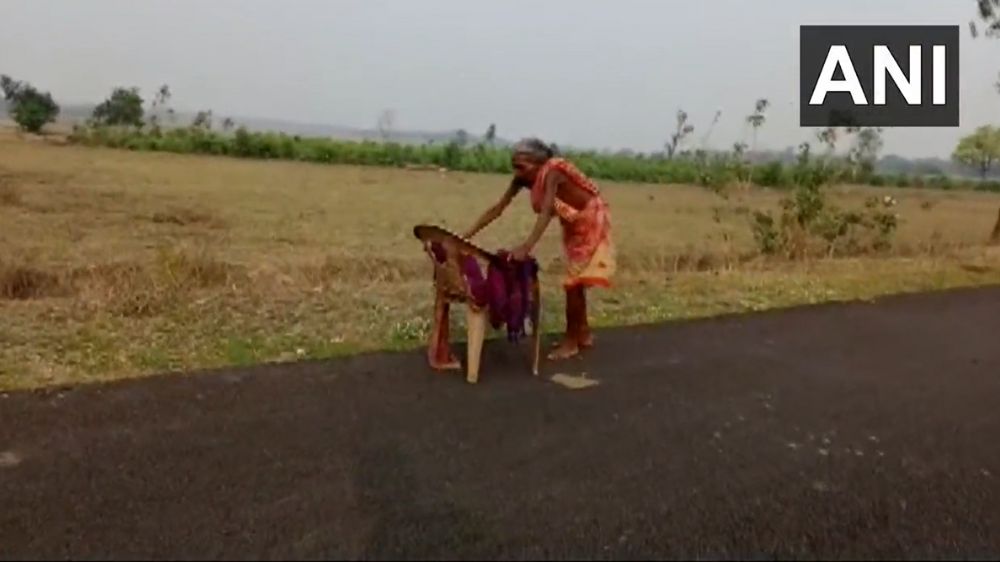70-yr-old Odisha woman walks barefoot using broken chair to collect pension