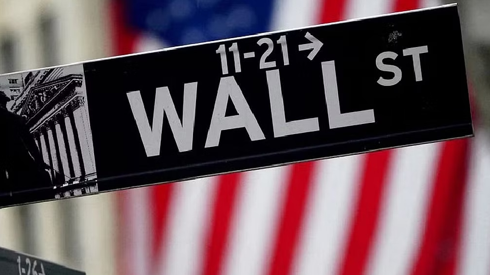 Wall St muted as investors focus on earnings, Fed cues