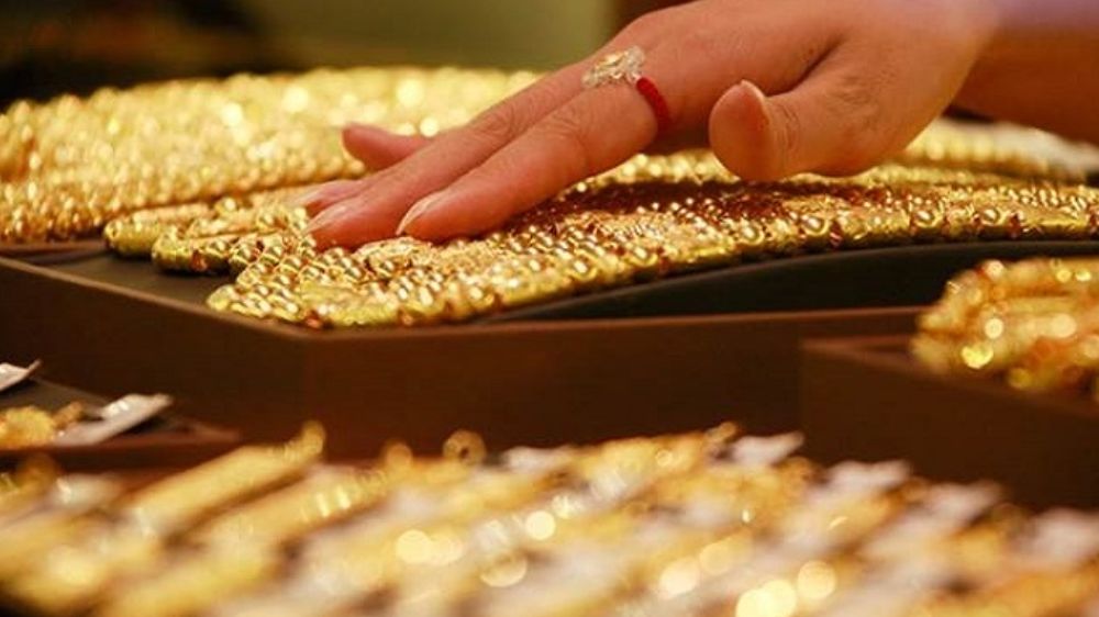 Gold declines Rs 420; silver tumbles Rs 570