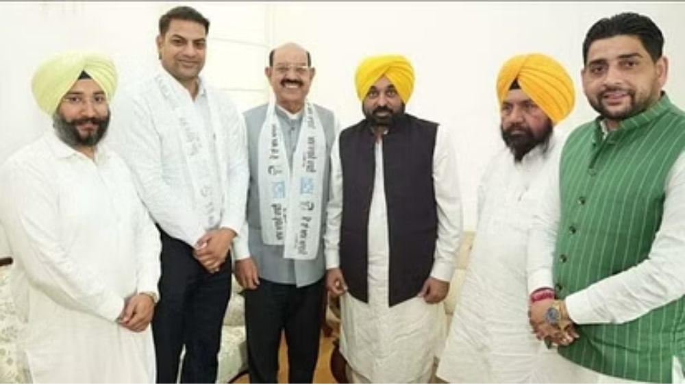 BJP leader Mohinder Bhagat joins AAP ahead of Jalandhar LS bypoll