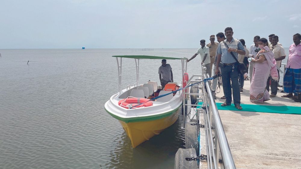 Aquatic adventure in Manora most sought after by tourists