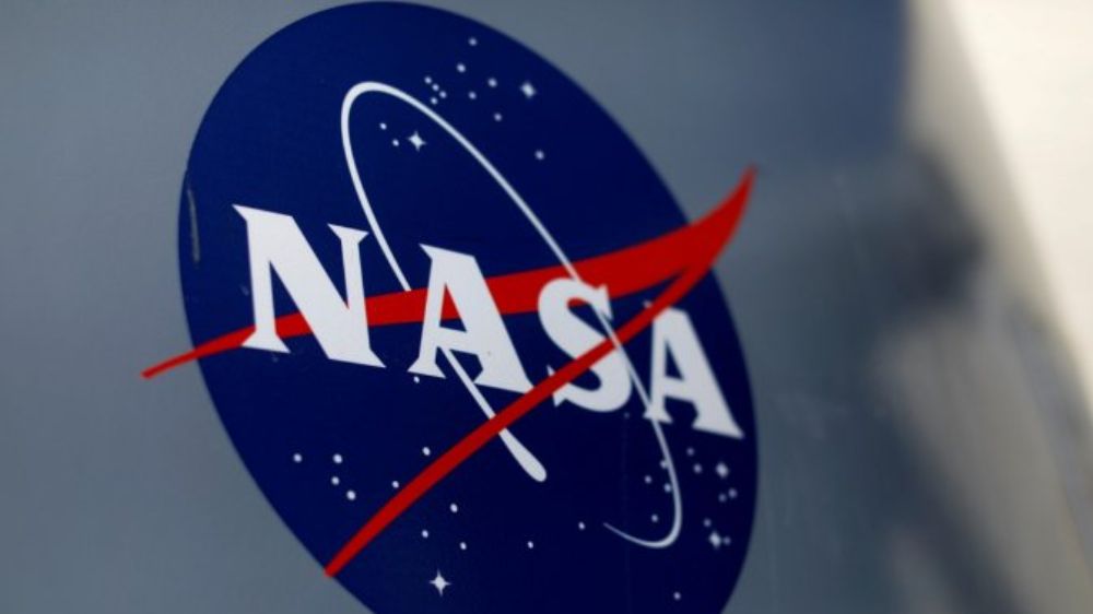 NASAs 1st moon crew in 50 years includes 1 woman, 3 men