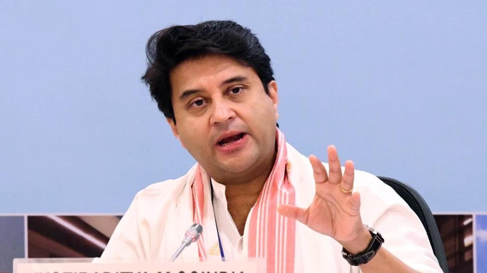 Union minister Jyotiraditya Scindia tests Covid positive