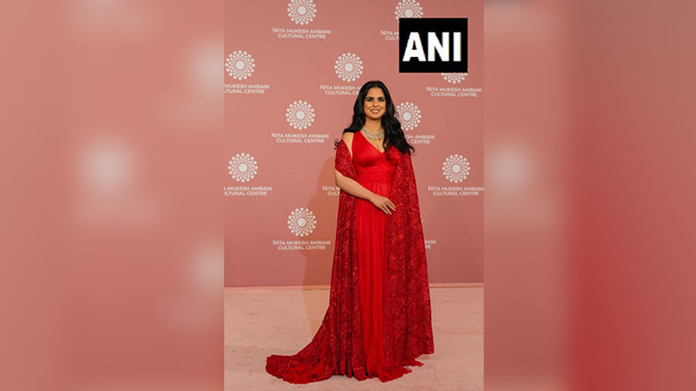Isha Ambani looks gorgeous in red outfit at NMACCs India in Fashion