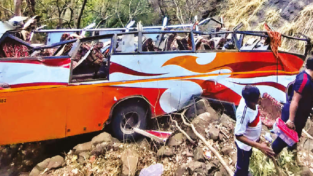 Maha: 13 including 5 minors killed in accident