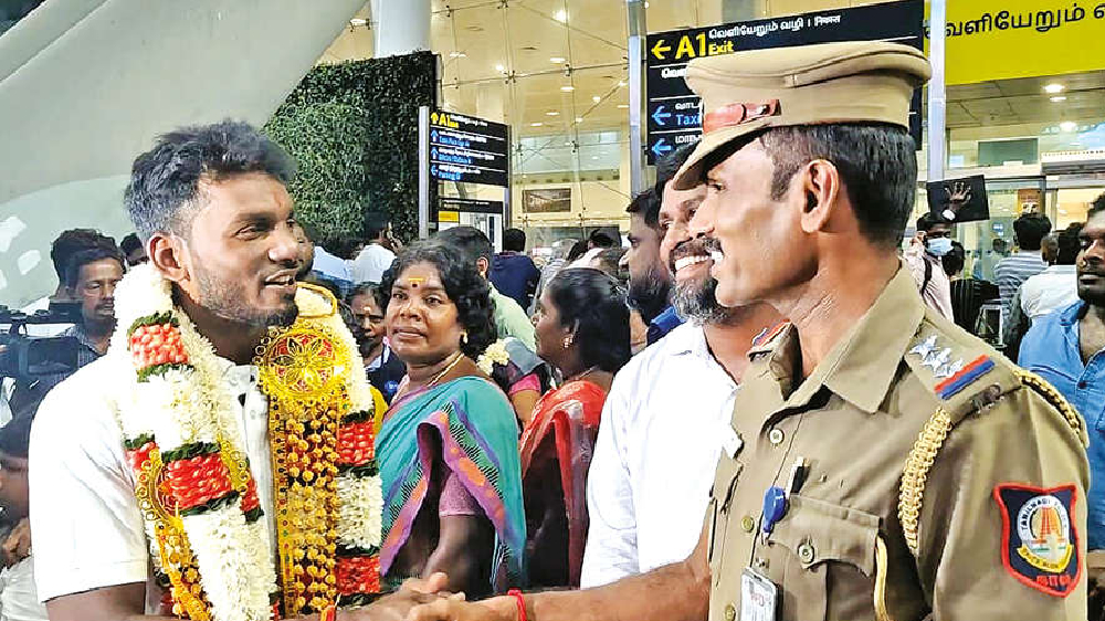Kovalam youth returns after climbing Mount Everest, gets warm welcome