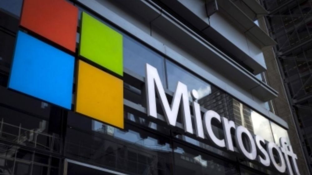 Stock price important to get pay raise, Microsoft CMO tells workers