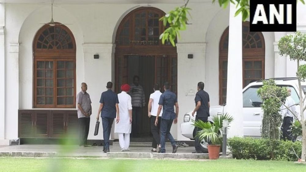 Next Karnataka CM: RaGa, MLAs arrive at Cong Prez’s residence