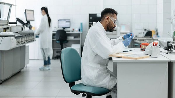 Vulnerabilities in endocrine therapy-resistant breast cancer discovered