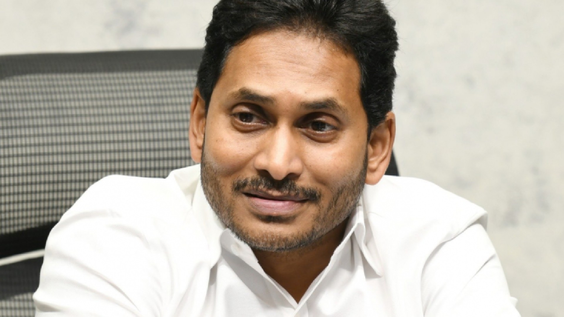 Jagan finds fault with Oppn for boycott of new Parl inauguration