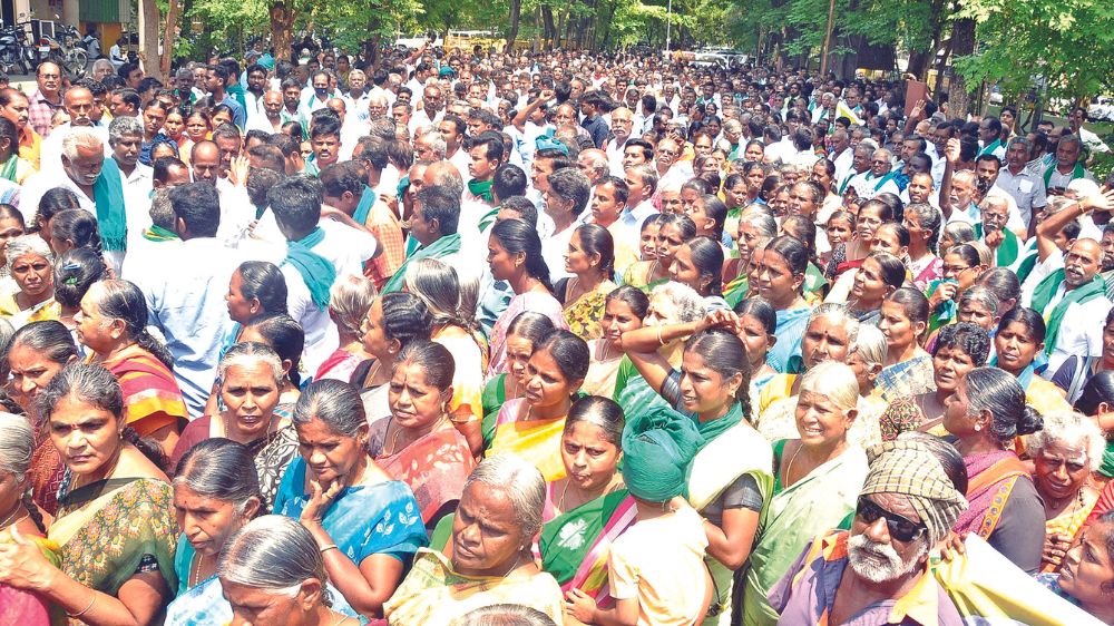 Traders join farmers stir against LBP Traders join farmers stir against LBP