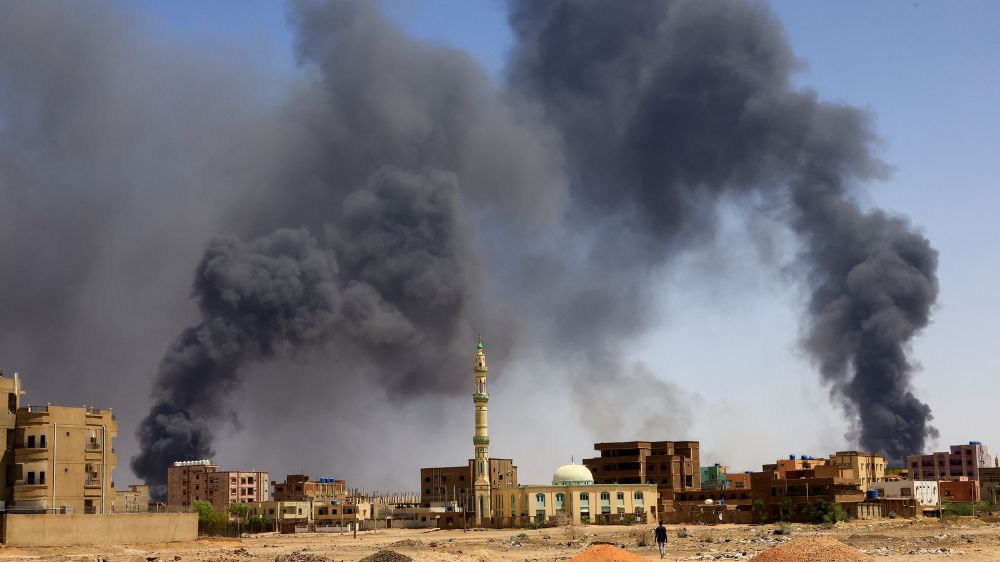 Fighting rages in Khartoum, civilians complain of being forgotten