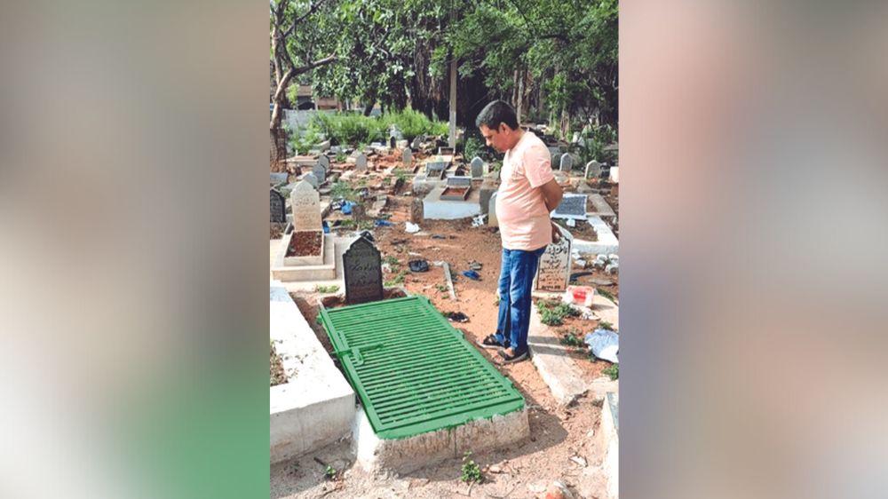 DeTect: Padlocked grille on grave not related to necrophilia