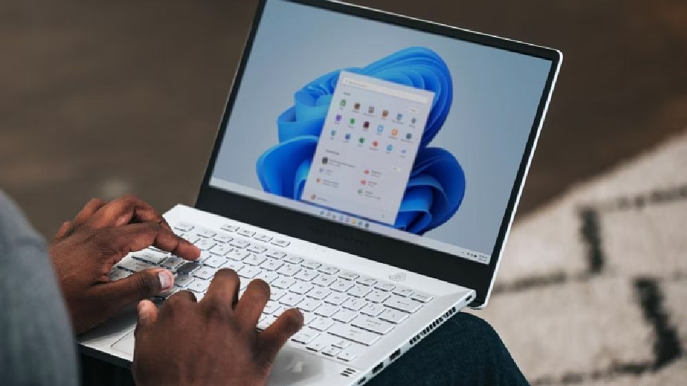 Microsofts Phone Link for iOS now available to all Windows 11 users