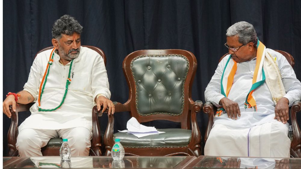 Ktaka CM tussle: Shivakumar, Siddaramaiah refuse to budge