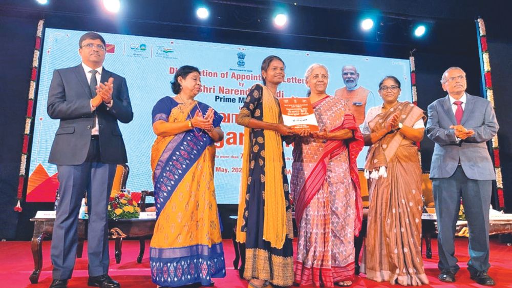 Nirmala presents job offers to 250 in Chennai