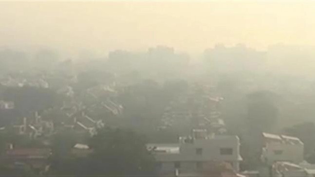 Delhis air quality deteriorates amid dust pollution