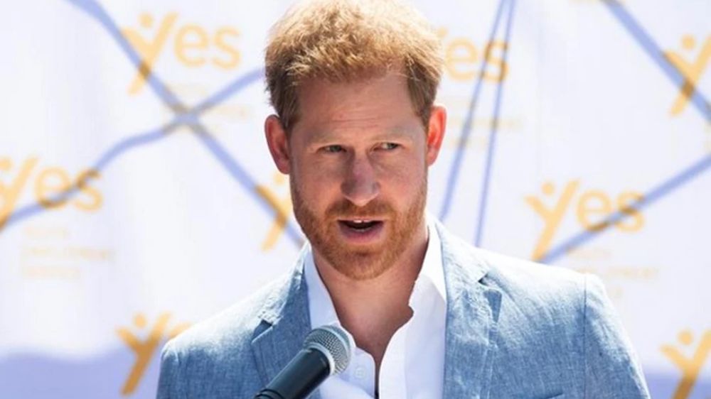 Tabloid apologises to Prince Harry at start of phone-hacking trial