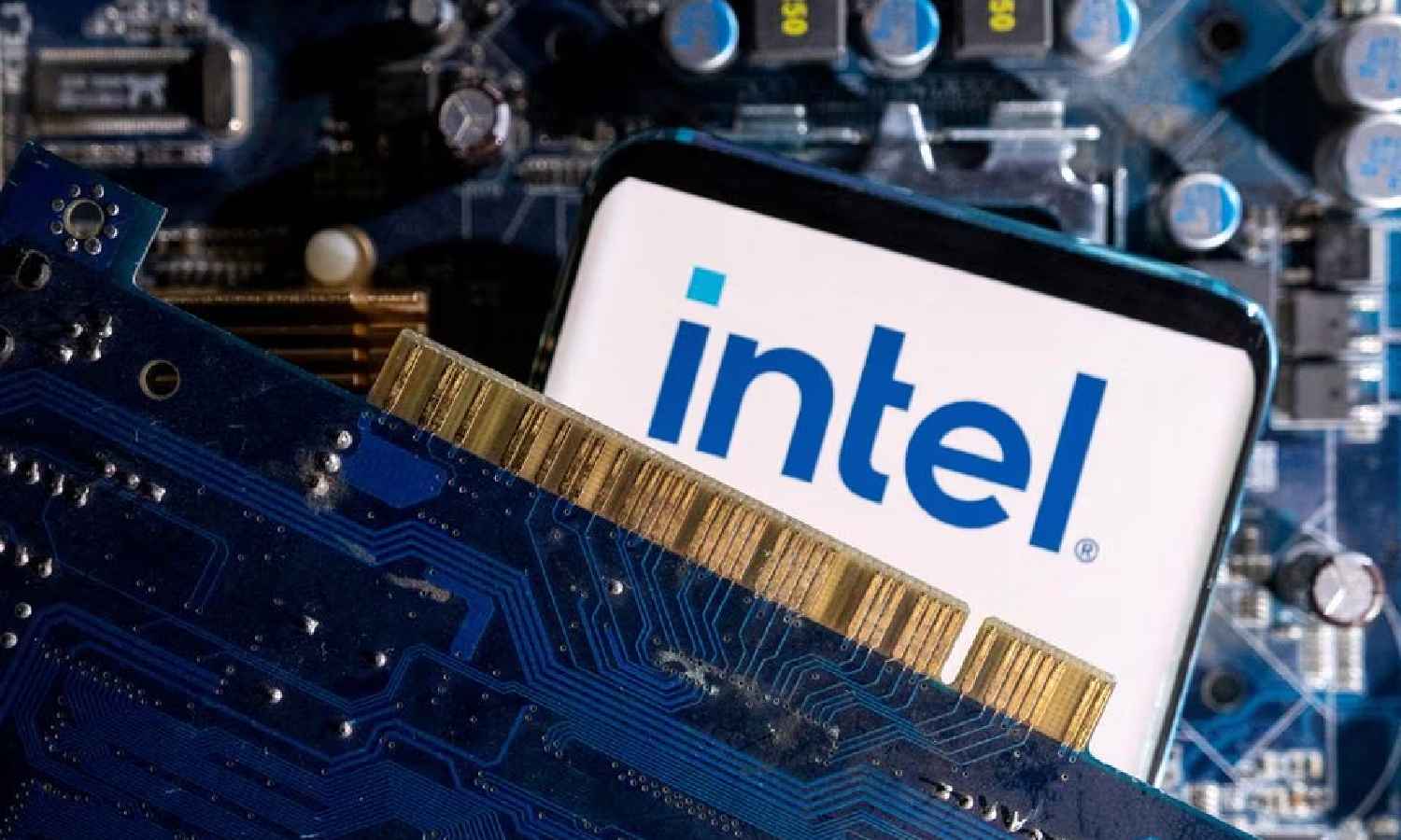 Intel gives details on future AI chips as it shifts strategy