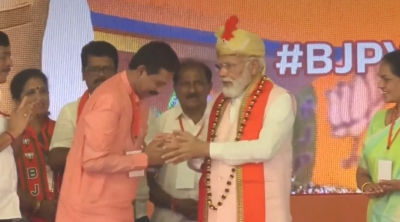 Cong sets free terrorists, defames country worldwide: PM Modi