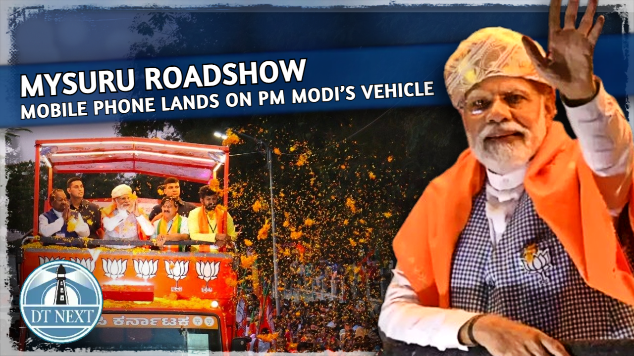 Mobile phone thrown at PM during roadshow in Mysuru Mobile phone thrown at PM during roadshow in Mysuru