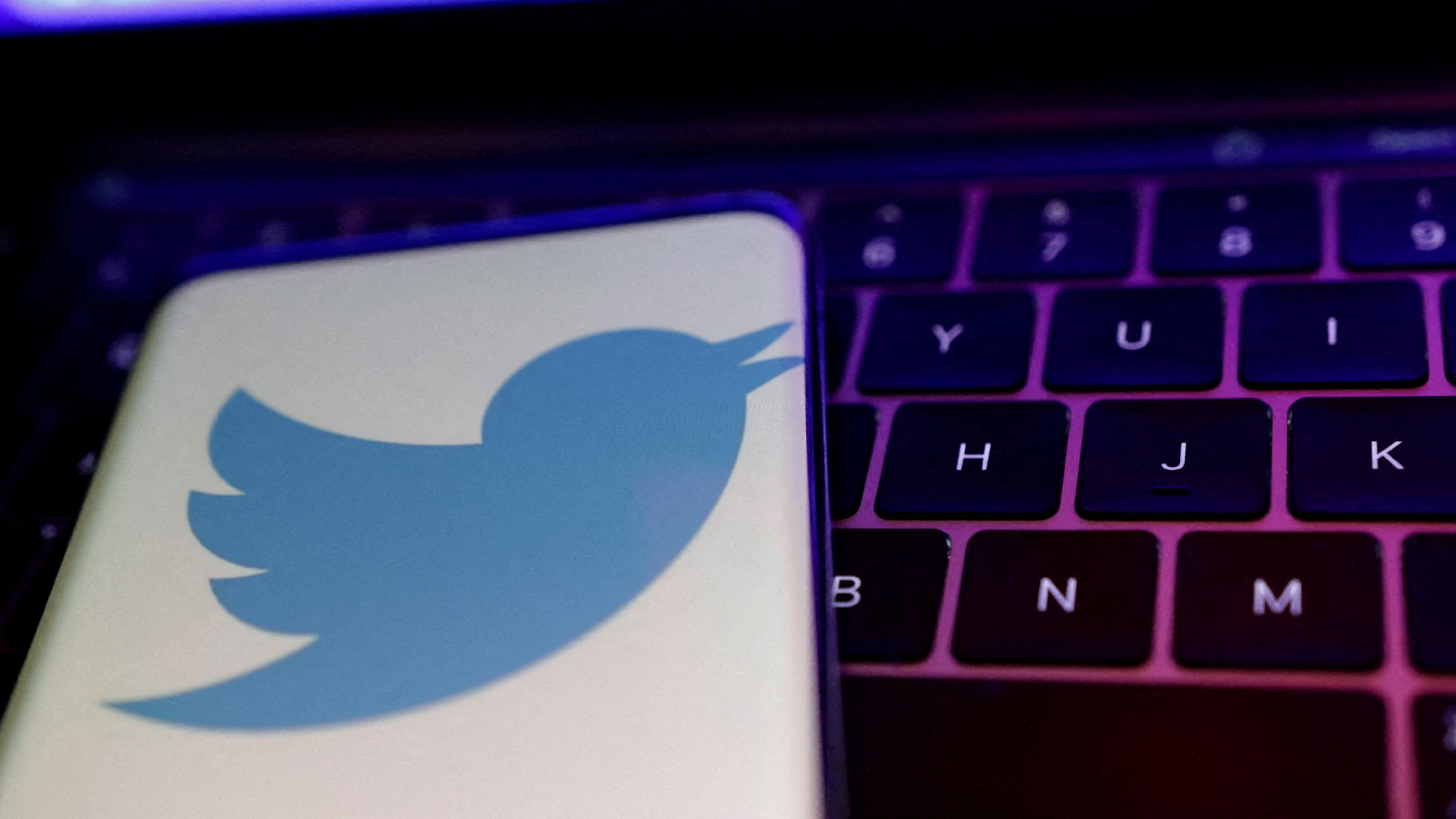 Twitter to add 15-sec forward, back buttons along with pic in pic mode